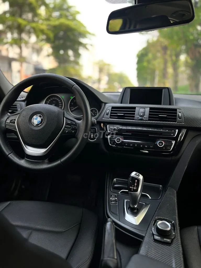 BMW 3 Series 2016 photo 2