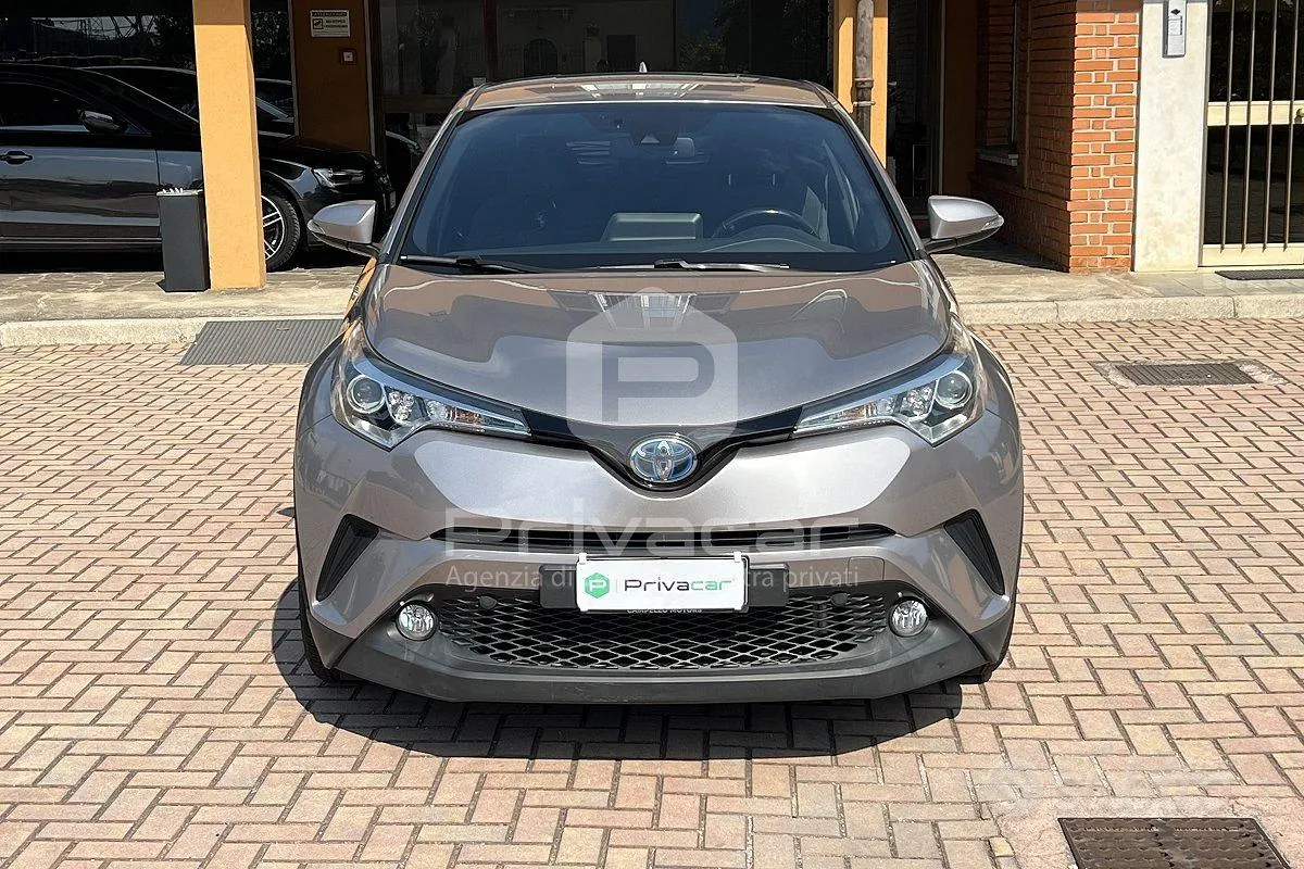 Toyota C-Hr 2018 photo 2