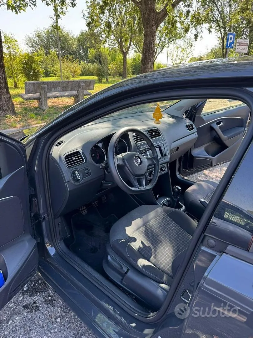 Volkswagen Polo 2015 photo 3
