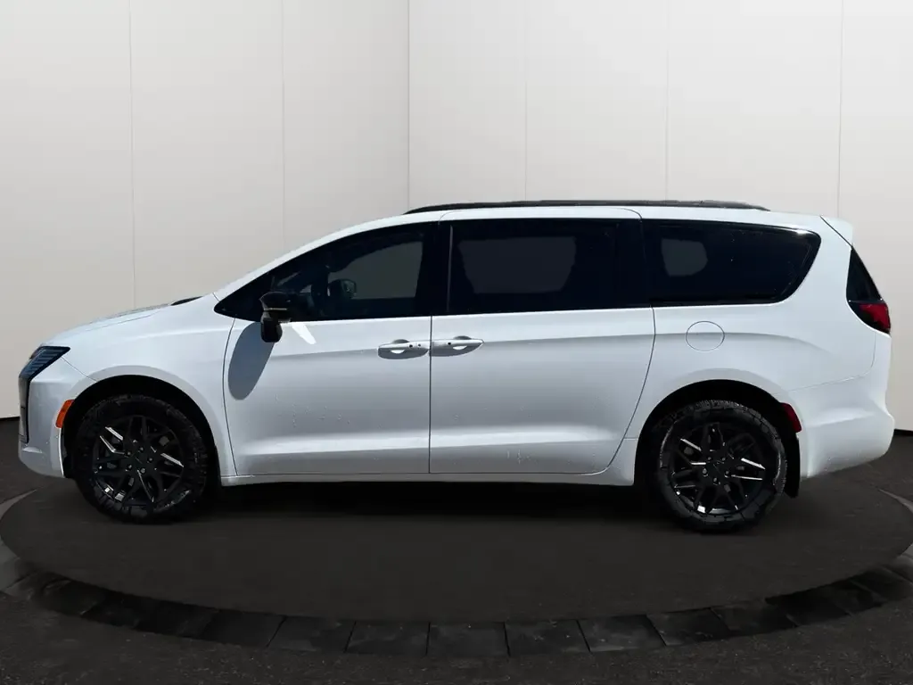 Chrysler Pacifica 2027 photo 2