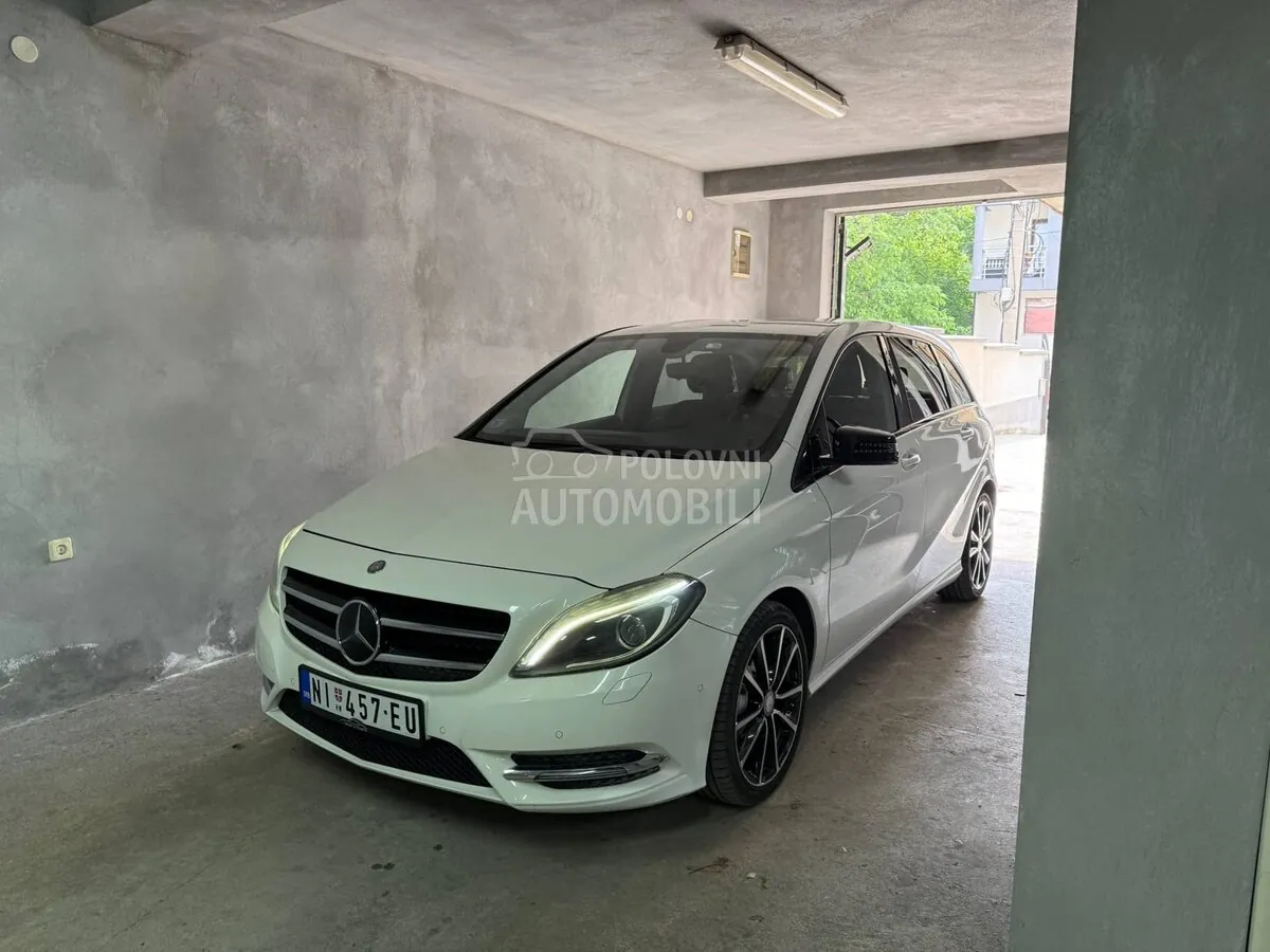 Mercedes-Benz B180 2013 photo 4
