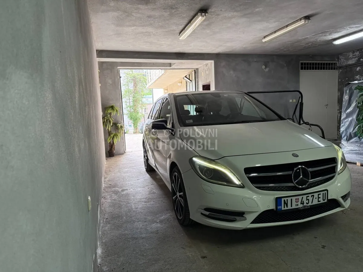 Mercedes-Benz B180 2013 photo 5