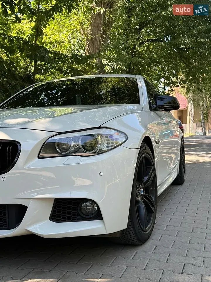 BMW 5 Series 2012 photo 2