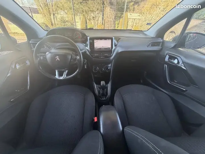 Peugeot 208 2017 photo 5