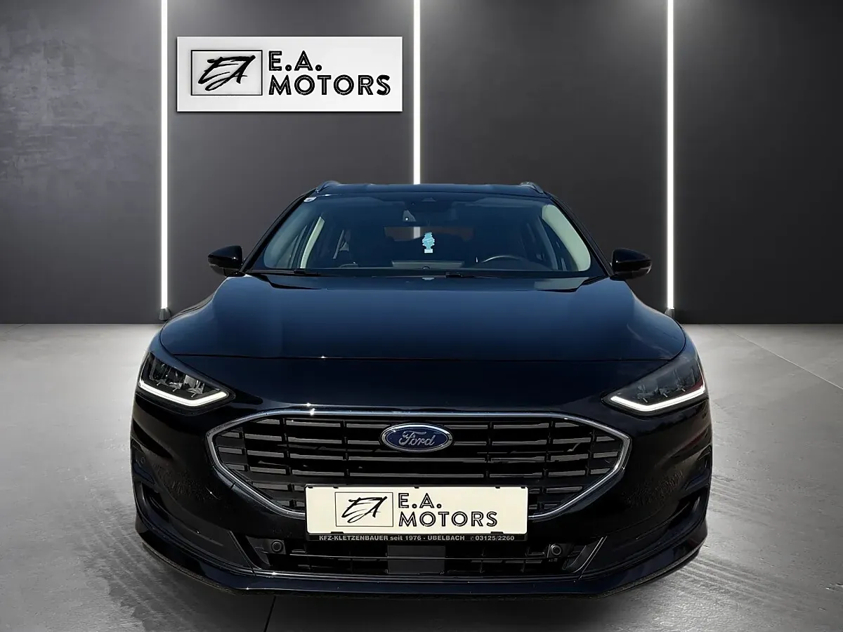 Ford Focus 2022 photo 2