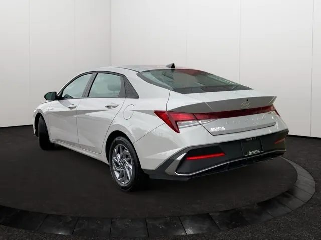 Hyundai Elantra 2025 photo 4
