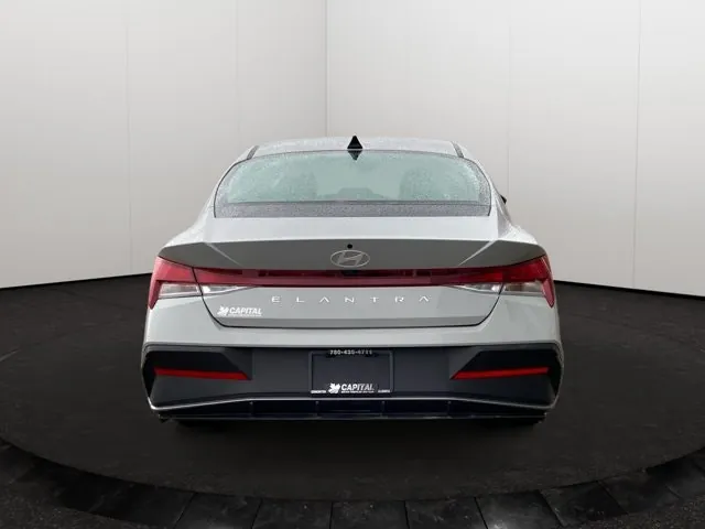 Hyundai Elantra 2025 photo 5