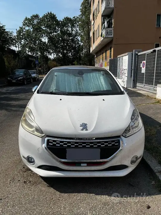 Peugeot 208 2013 photo 2
