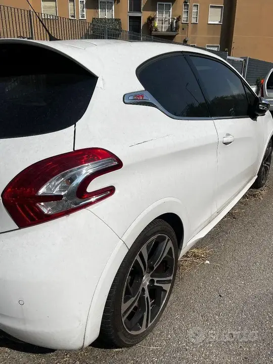 Peugeot 208 2013 photo 4
