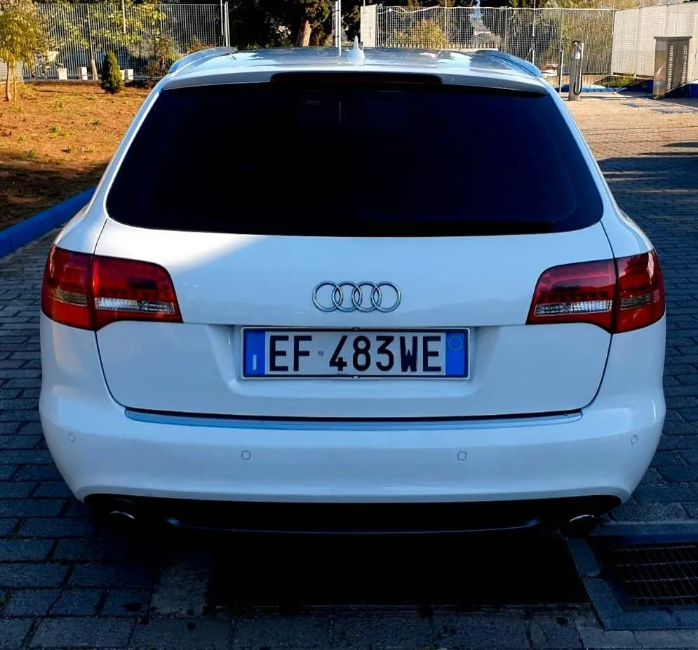 Audi A6 Avant 2011 photo 2