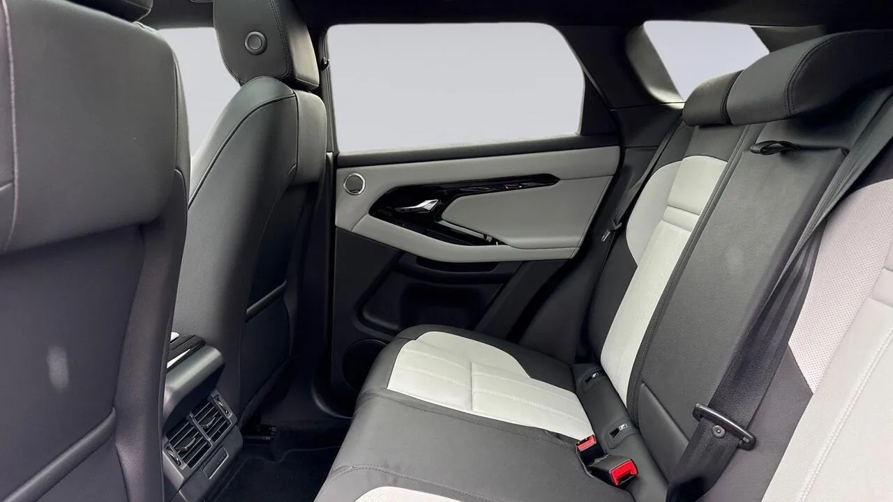 Land Rover Range Rover Evoque 2026 photo 4