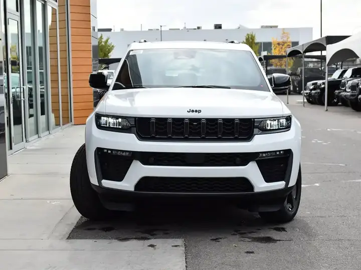 Jeep Grand Cherokee 2026 photo 2