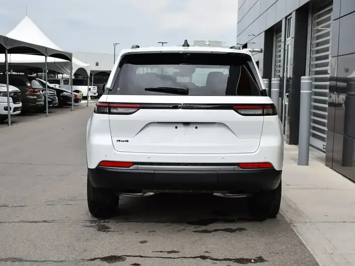 Jeep Grand Cherokee 2026 photo 5