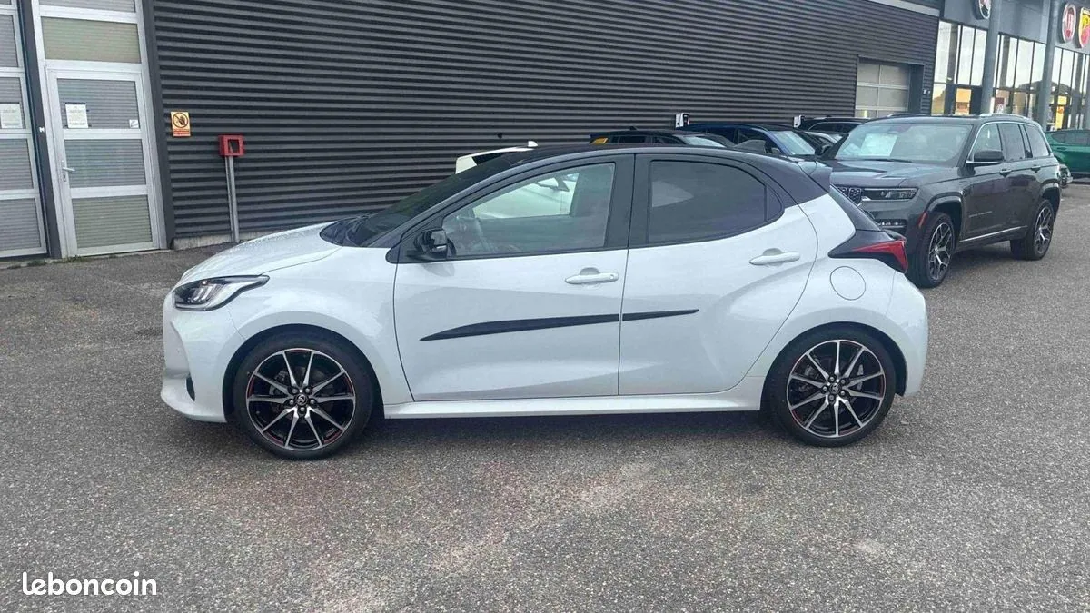 Toyota Yaris 2023 photo 5