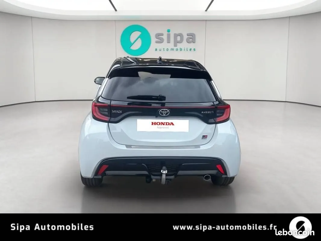 Toyota Yaris 2023 photo 3