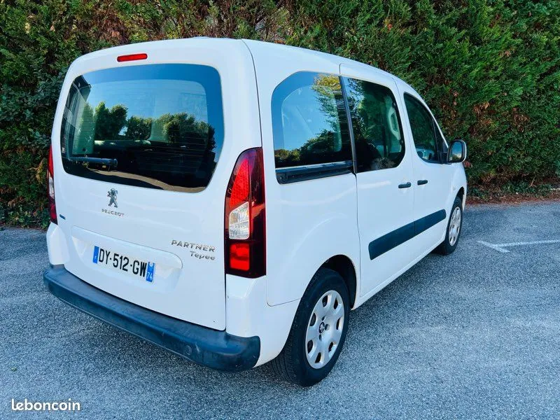 Peugeot Partner Tepee 2015 photo 2