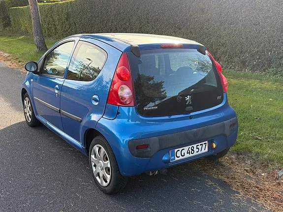 Peugeot 107 2010 photo 2
