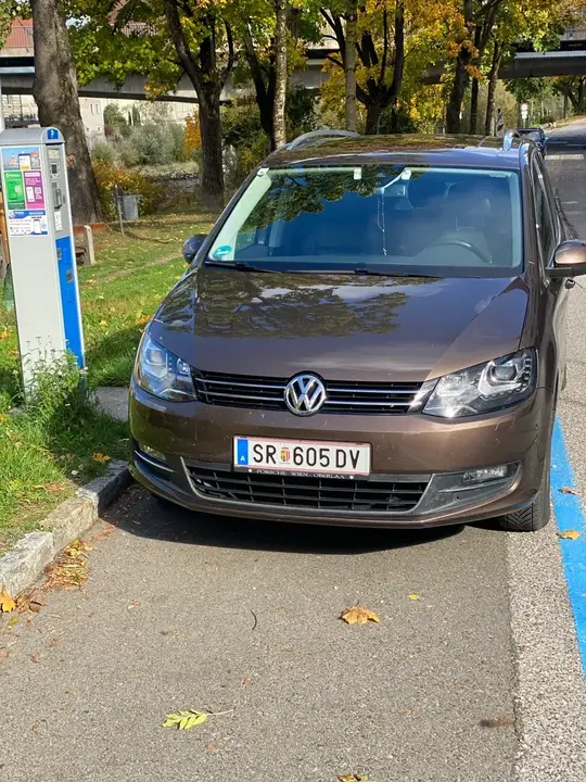 Volkswagen Sharan 2012 photo 2