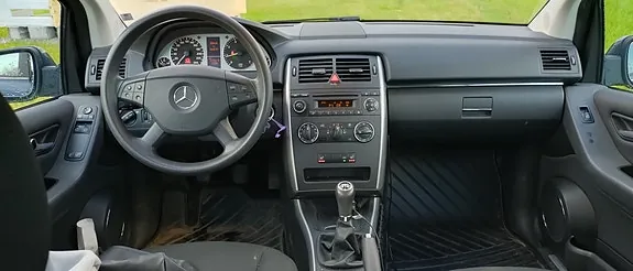 Mercedes-Benz B180 2010 photo 3