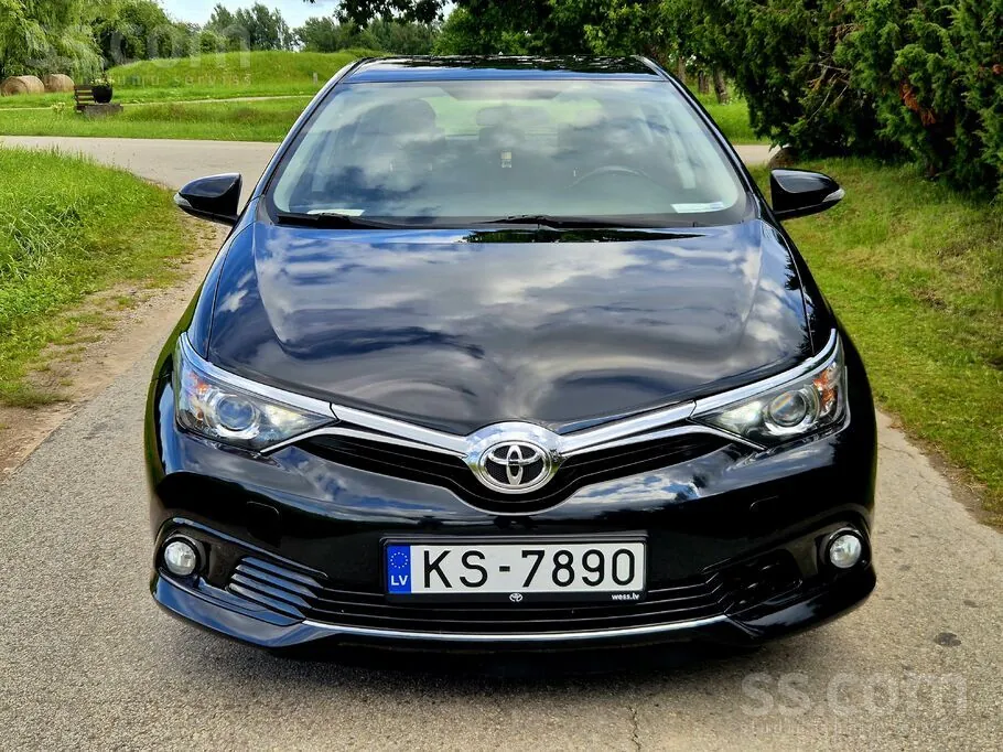 Toyota Auris 2017 photo 2