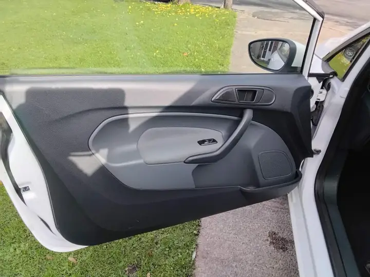 Ford Fiesta 2010 photo 5