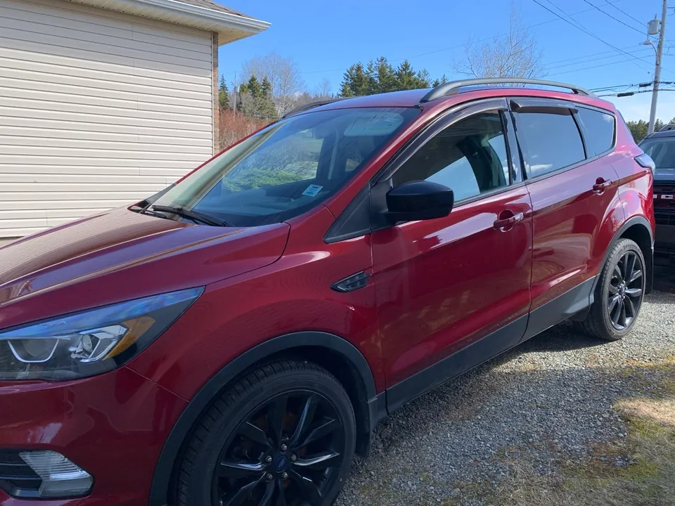 Ford Escape 2018 photo 2