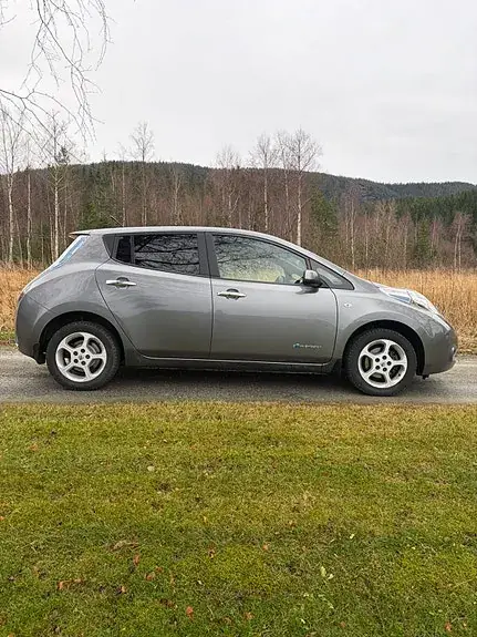 Nissan Leaf 2013 photo 2