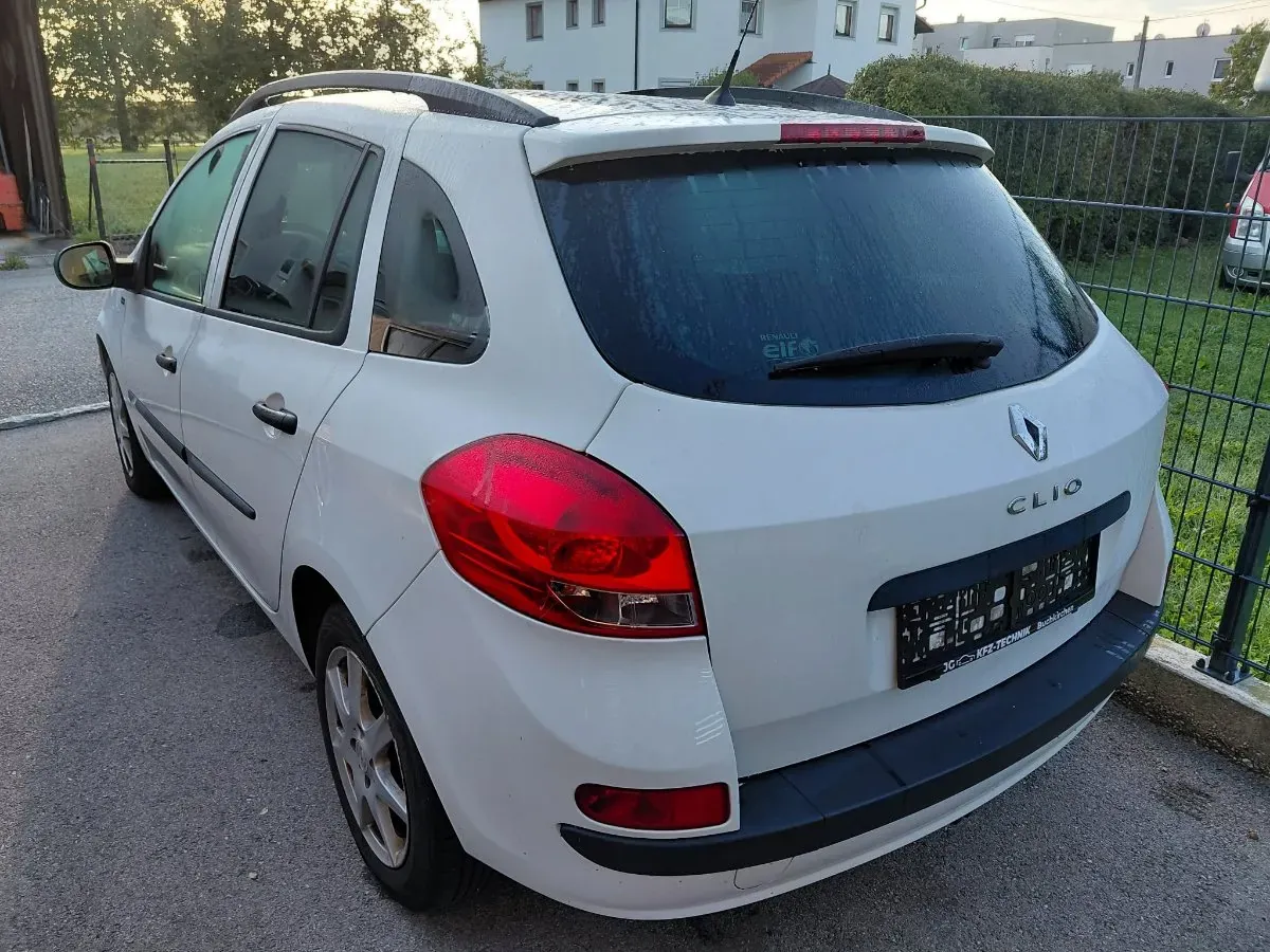 Renault Clio 2011 photo 2