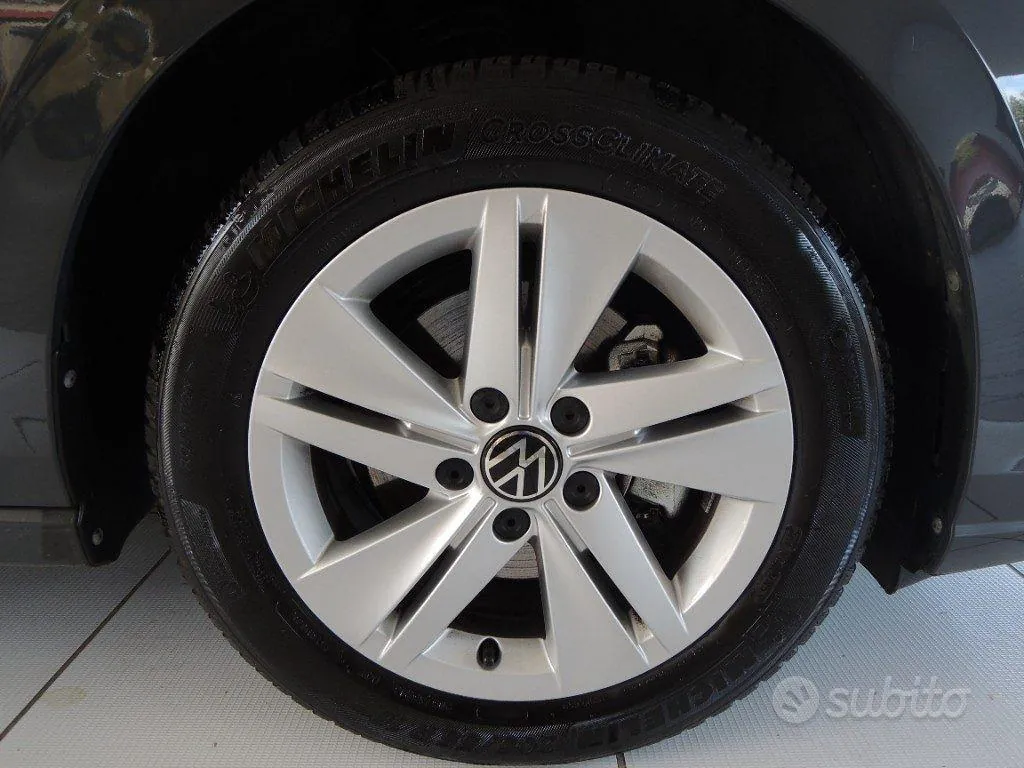 Volkswagen Golf 2025 photo 3