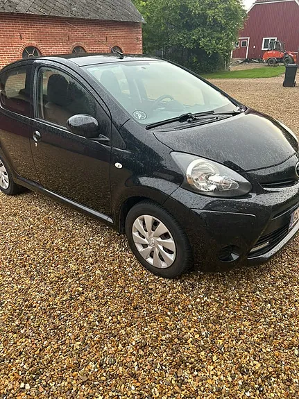 Toyota Aygo 2012 photo 2
