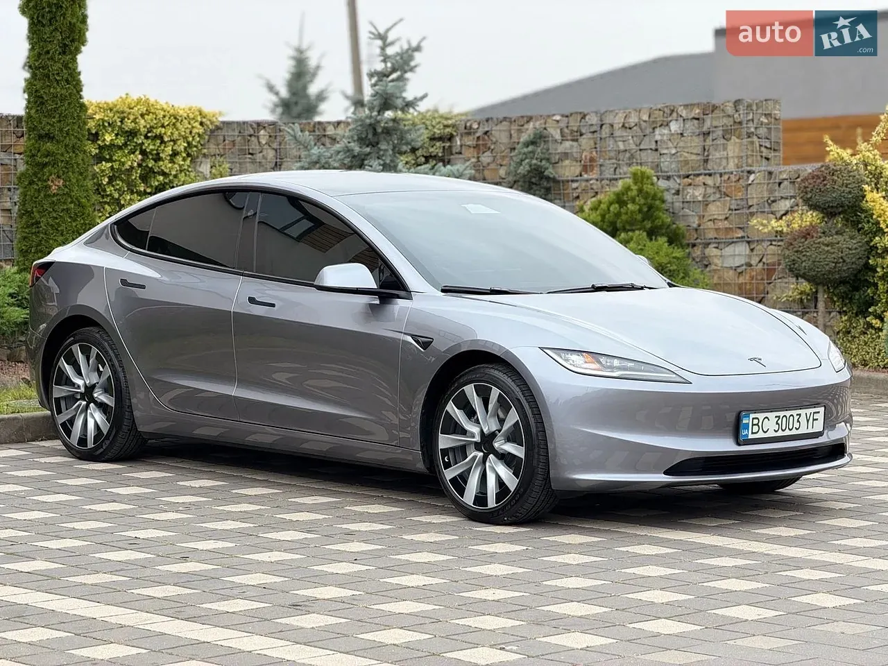 Tesla Model 3 2025 photo 4