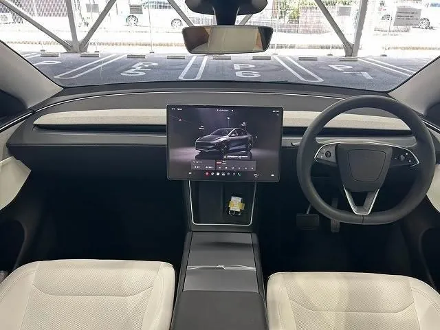 Tesla Model Y 2025 photo 2