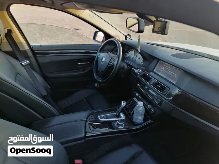 BMW 5 Series 2012 photo 2