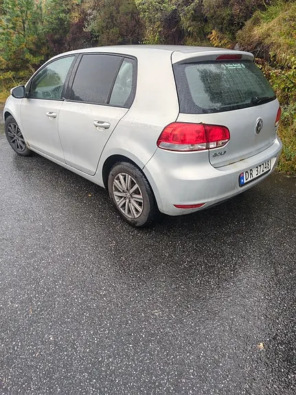 Volkswagen Golf 2011 photo 2