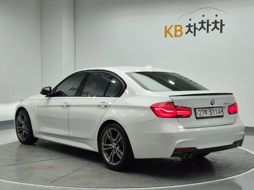 BMW 3 Series 2018 photo 2