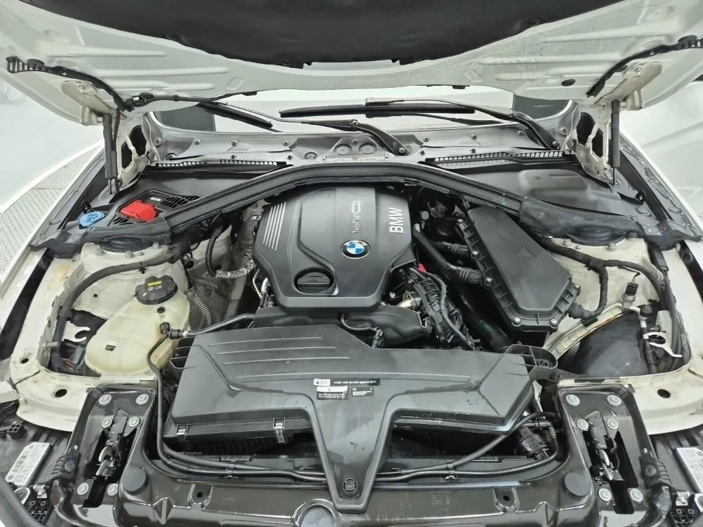 BMW 3 Series 2018 photo 5