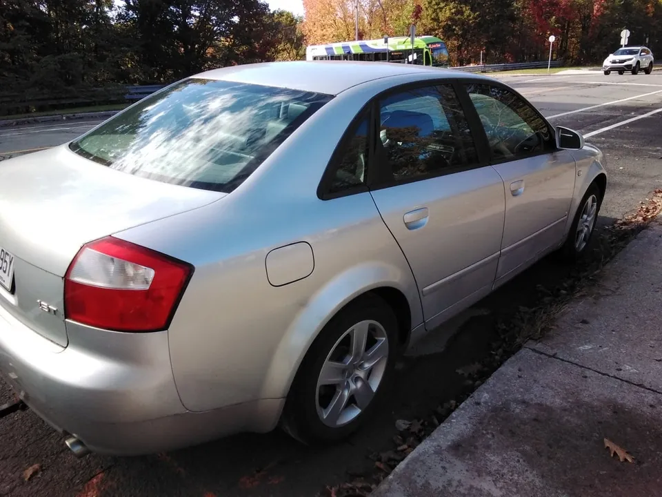 Audi A4 2005 photo 2