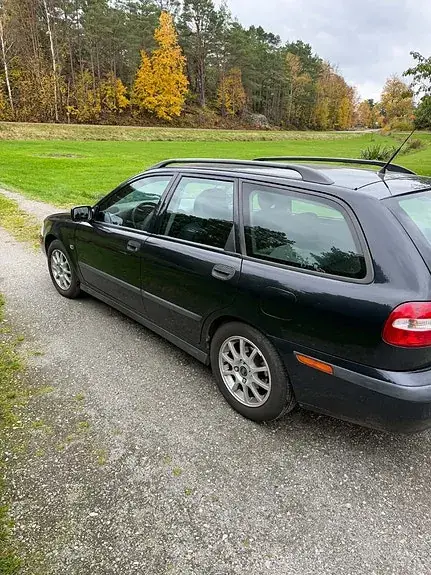 Volvo V40 2001 photo 2