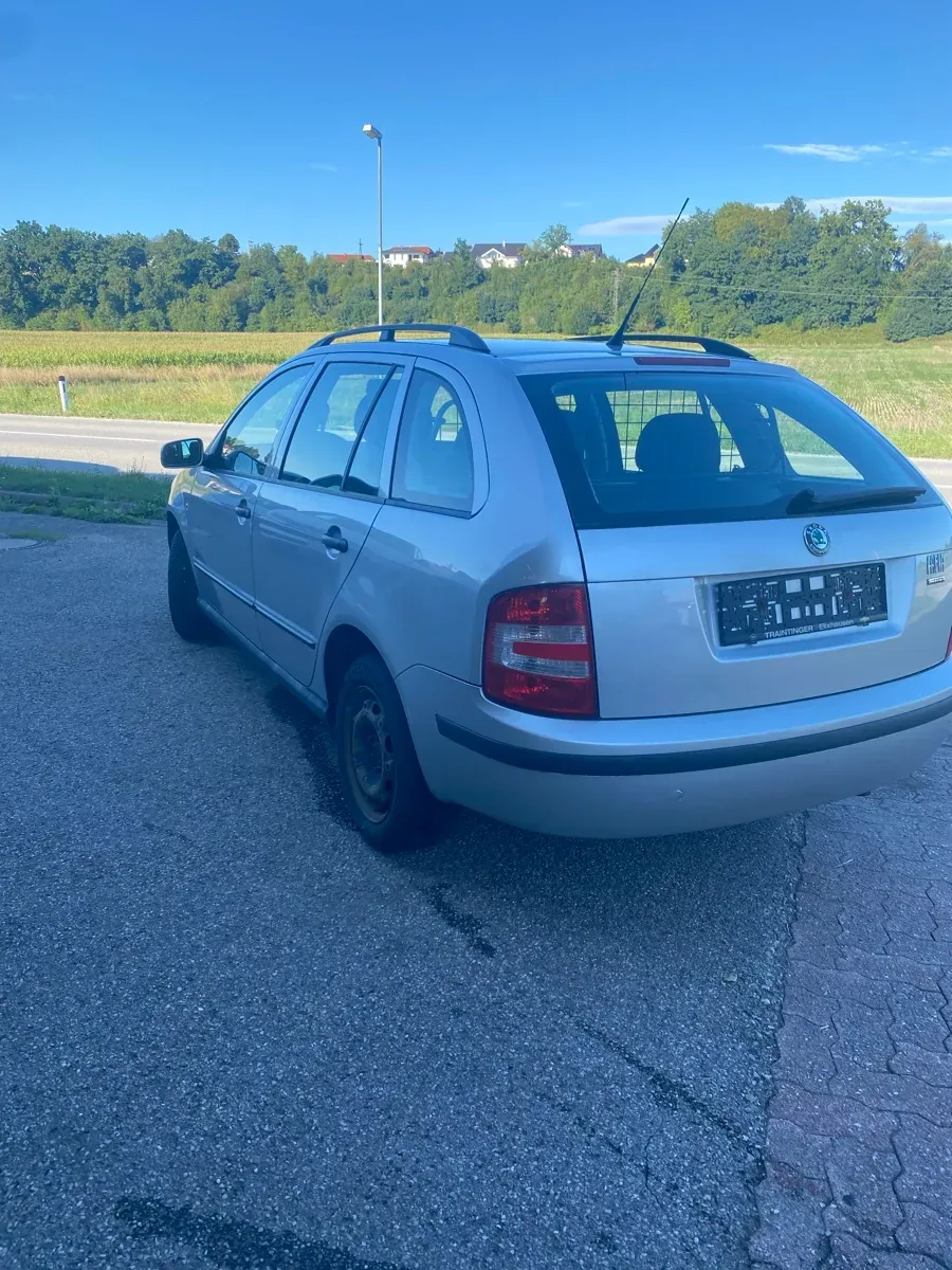 Skoda Fabia 2007 photo 3