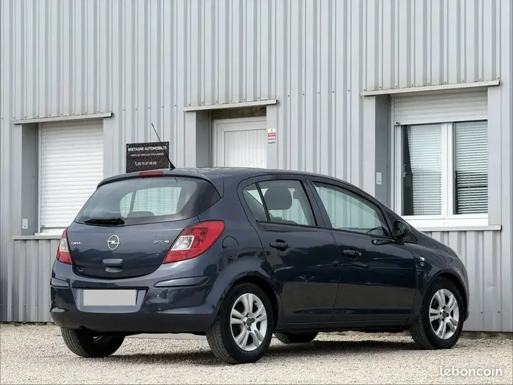 Opel Corsa 2011 photo 4