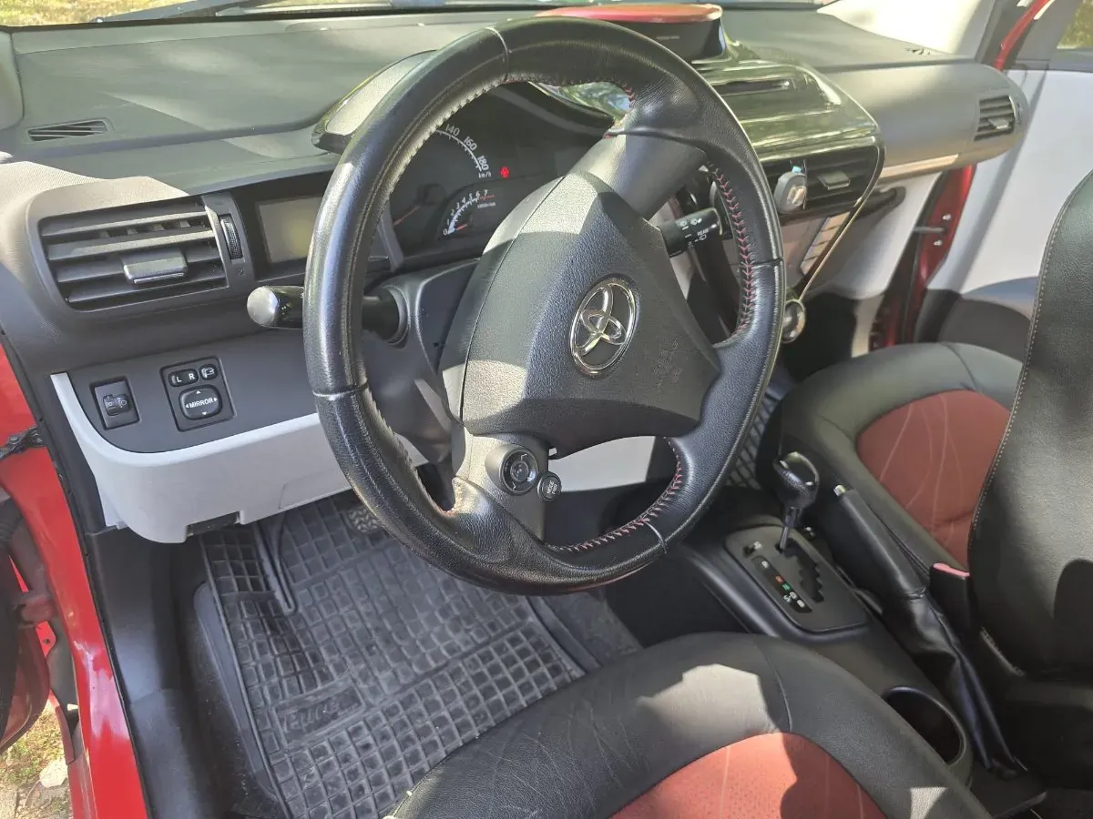 Toyota Iq 2012 photo 3