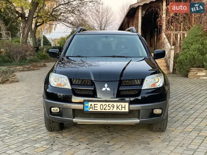 Mitsubishi Outlander 2006 photo 2