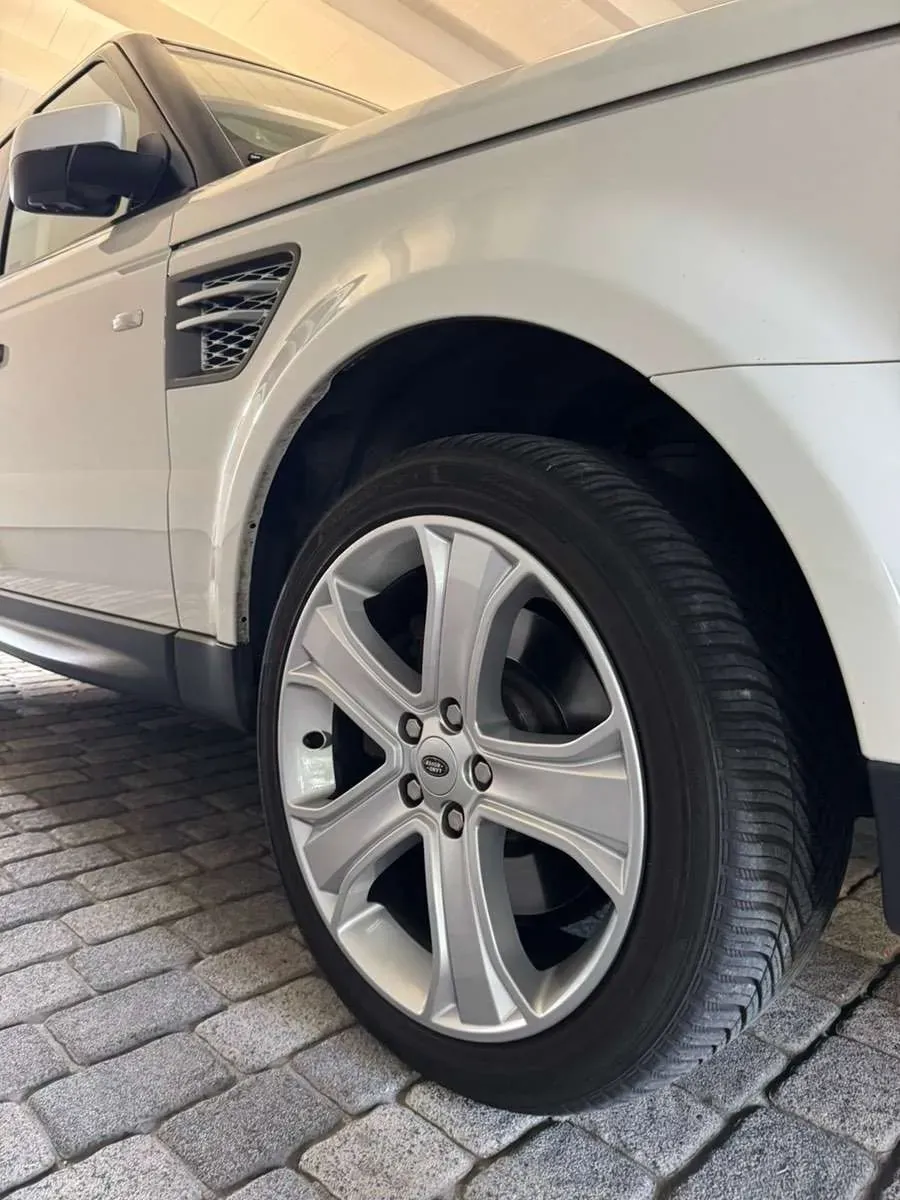 Land Rover Range Rover Sport 2010 photo 2