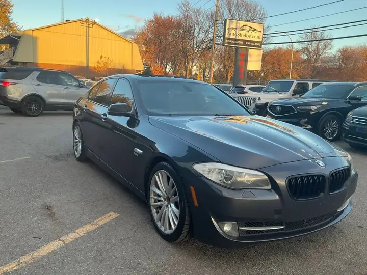 BMW 5 Series 2011 photo 2