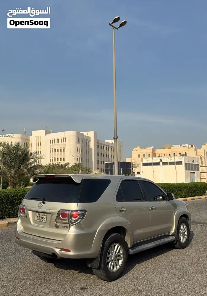 Toyota Fortuner 2014 photo 2