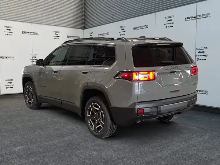 Jeep Cherokee 2026 photo 3
