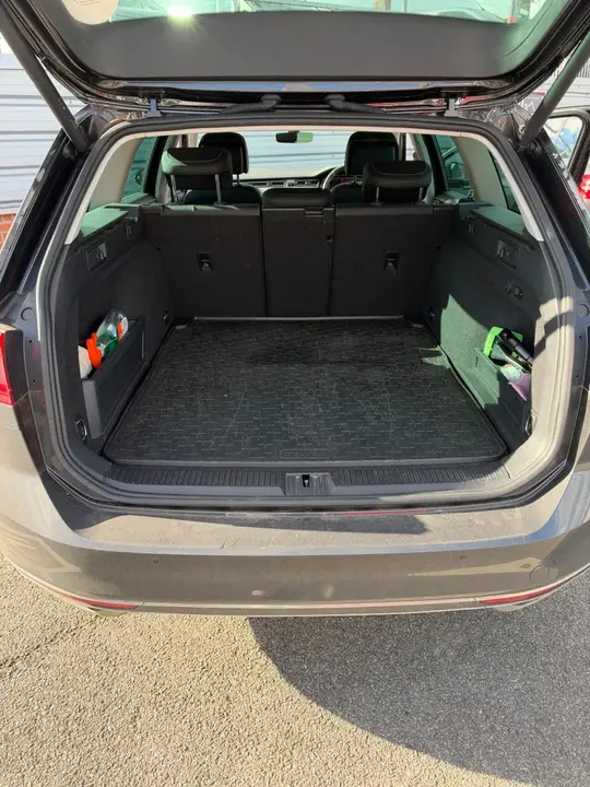 Volkswagen Passat 2022 photo 2