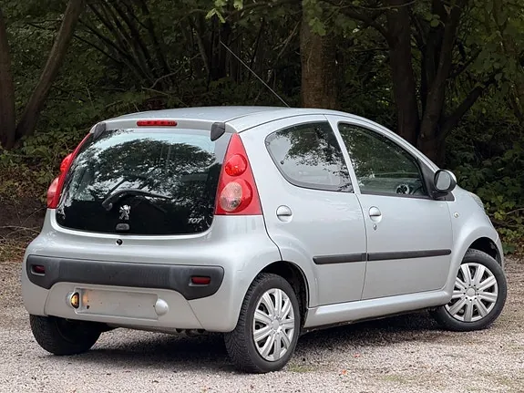 Peugeot 107 2006 photo 2