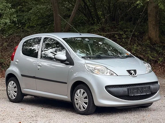 Peugeot 107 2006 photo 5