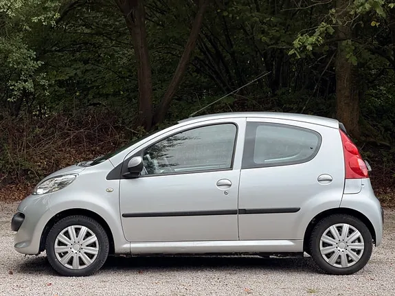 Peugeot 107 2006 photo 4